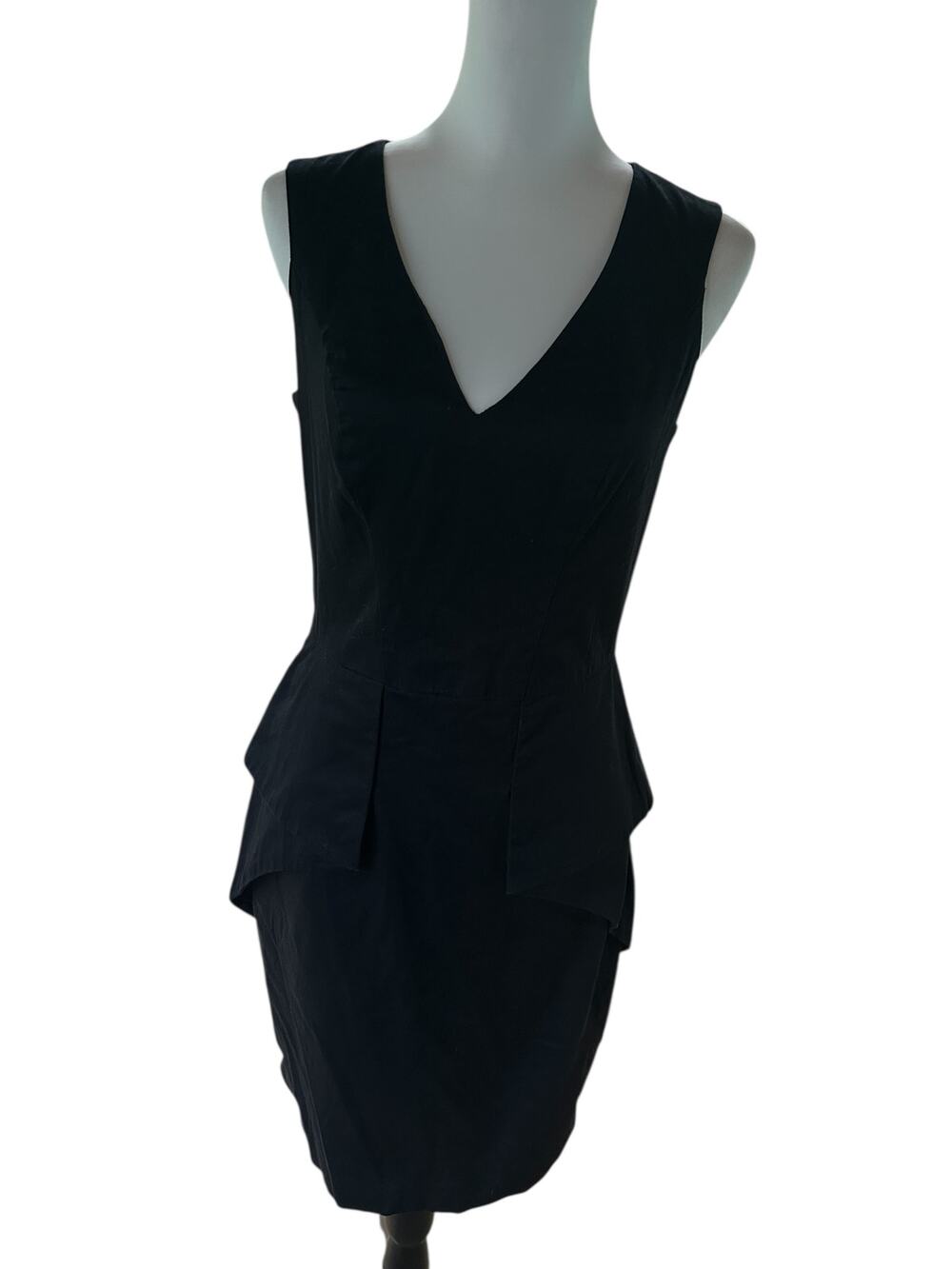 Vince Camuto Size 4 Black Sleeveless Dress